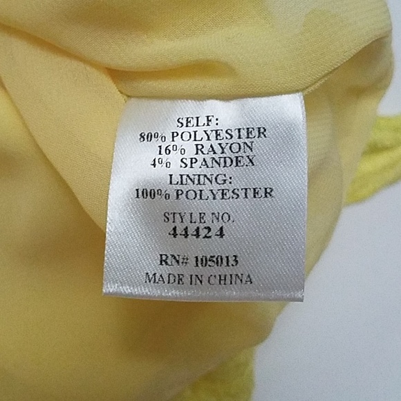 Andree by Unit Yellow Lazer Cut Floral Top Size L NWT - Picture 8 of 8